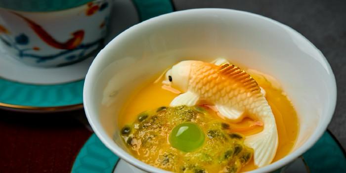 Purple Laurel ambiance